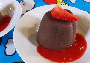 Resep Anak : Puding Cokelat Saus Strawberry
