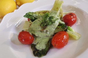 Resep Salad: Grilled Romaine Lettuce with Roasted Garlic Dressing Resep Salad: Grilled Romaine Lettuce with Roasted Garlic Dressing