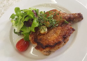 Resep Ayam: Brick Chicken with Pan Sauce and Salad Resep Ayam: Brick Chicken with Pan Sauce and Salad