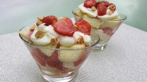 Resep Dessert: Trifle Strawberry Cream Cheese Resep Dessert: Trifle Strawberry Cream Cheese